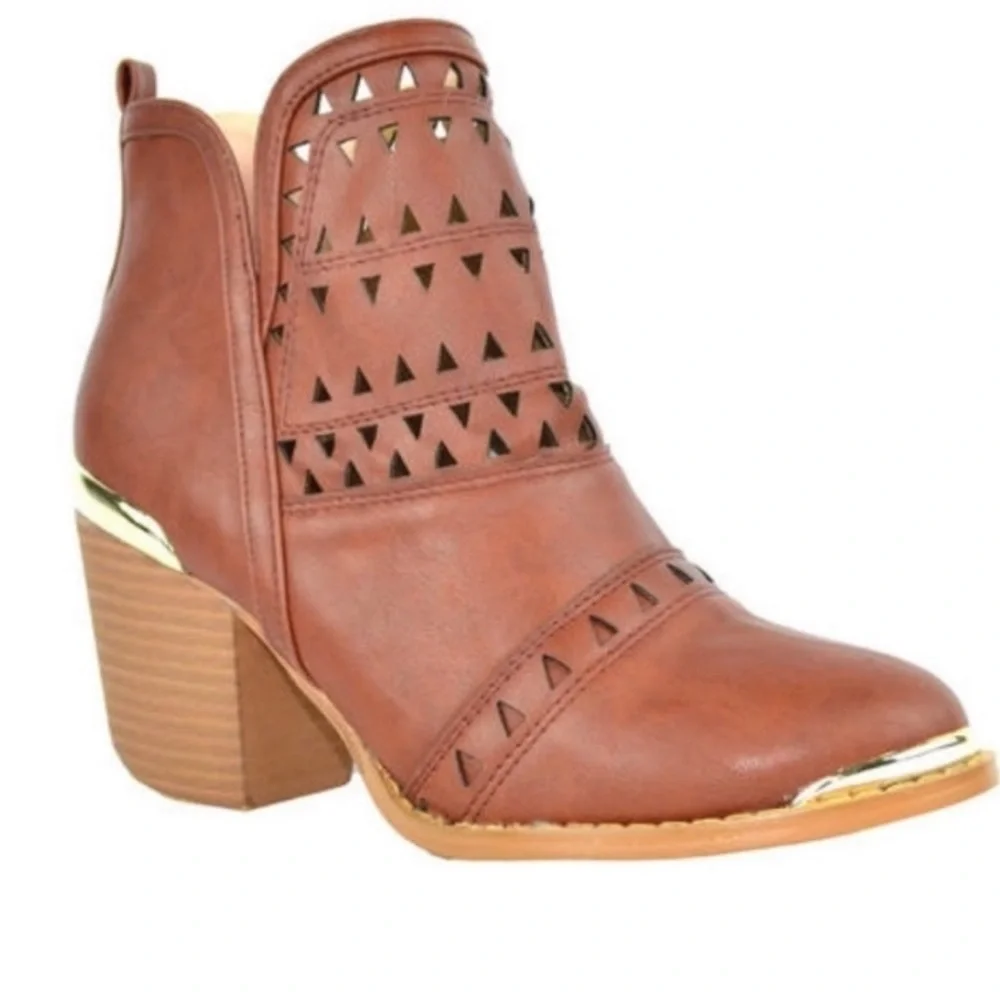 Chase + Chloe Coddy Ankle Bootie Boots Shoes